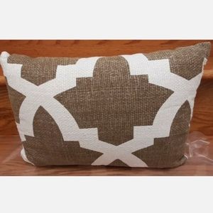Mela Artisans Island Dreams Silk Deco Pillow color Zanzibar White MSRP $169.99